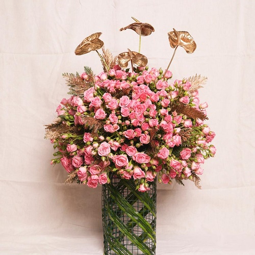 Weave Baby rose with Anthurium